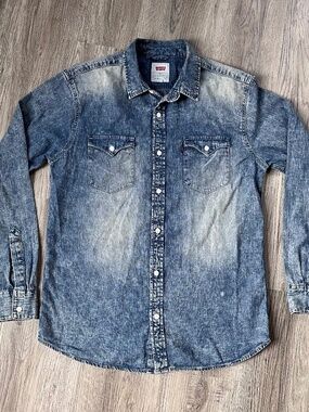 Mens Levi's Denim Shirt MEDIUM Blue Chambray 2 Pockets Long Sleeve BUTTON DOWN